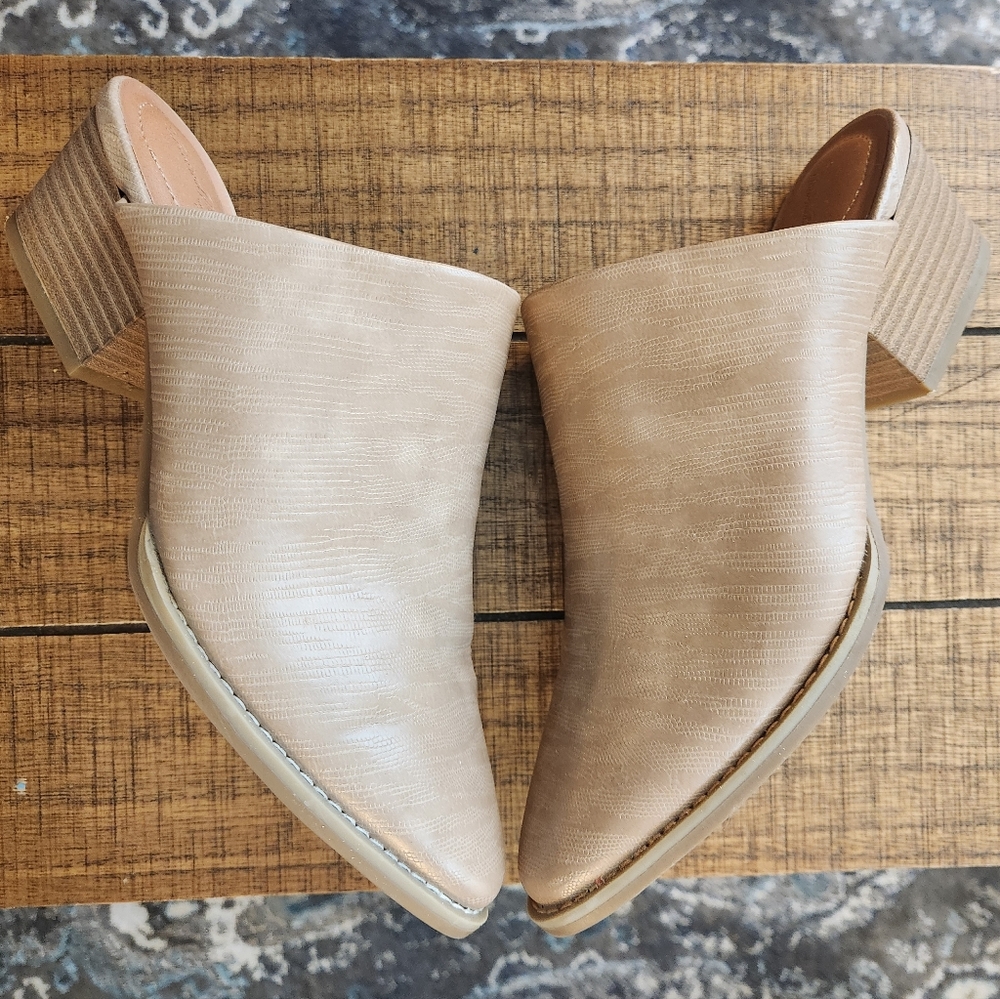 Universal Thread Pointed Toe Slip-On Mules in Taupe/Tan- -Size 7